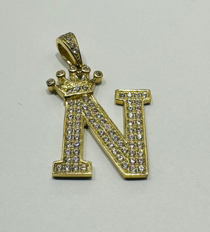 10K GOLD CZ STONE INITIAL LETTER "N" WITH A CROWN PENDANT- WEIGHT: 2.8gm