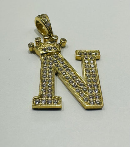 10K GOLD CZ STONE INITIAL LETTER "N" WITH A CROWN PENDANT- WEIGHT: 2.8gm