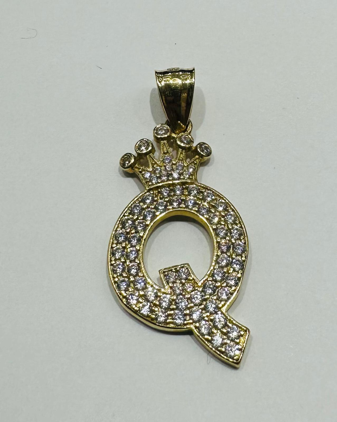 10K GOLD CZ STONE INITIAL LETTER "Q" WITH A CROWN PENDANT- WEIGHT: 2.5gm