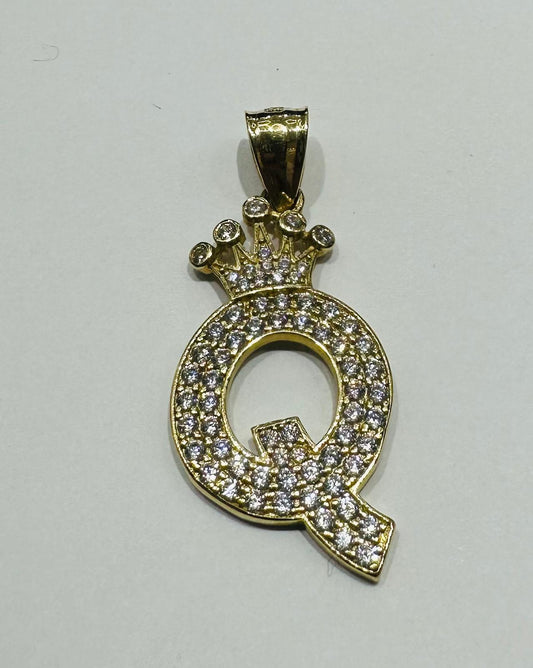 10K GOLD CZ STONE INITIAL LETTER "Q" WITH A CROWN PENDANT- WEIGHT: 2.5gm