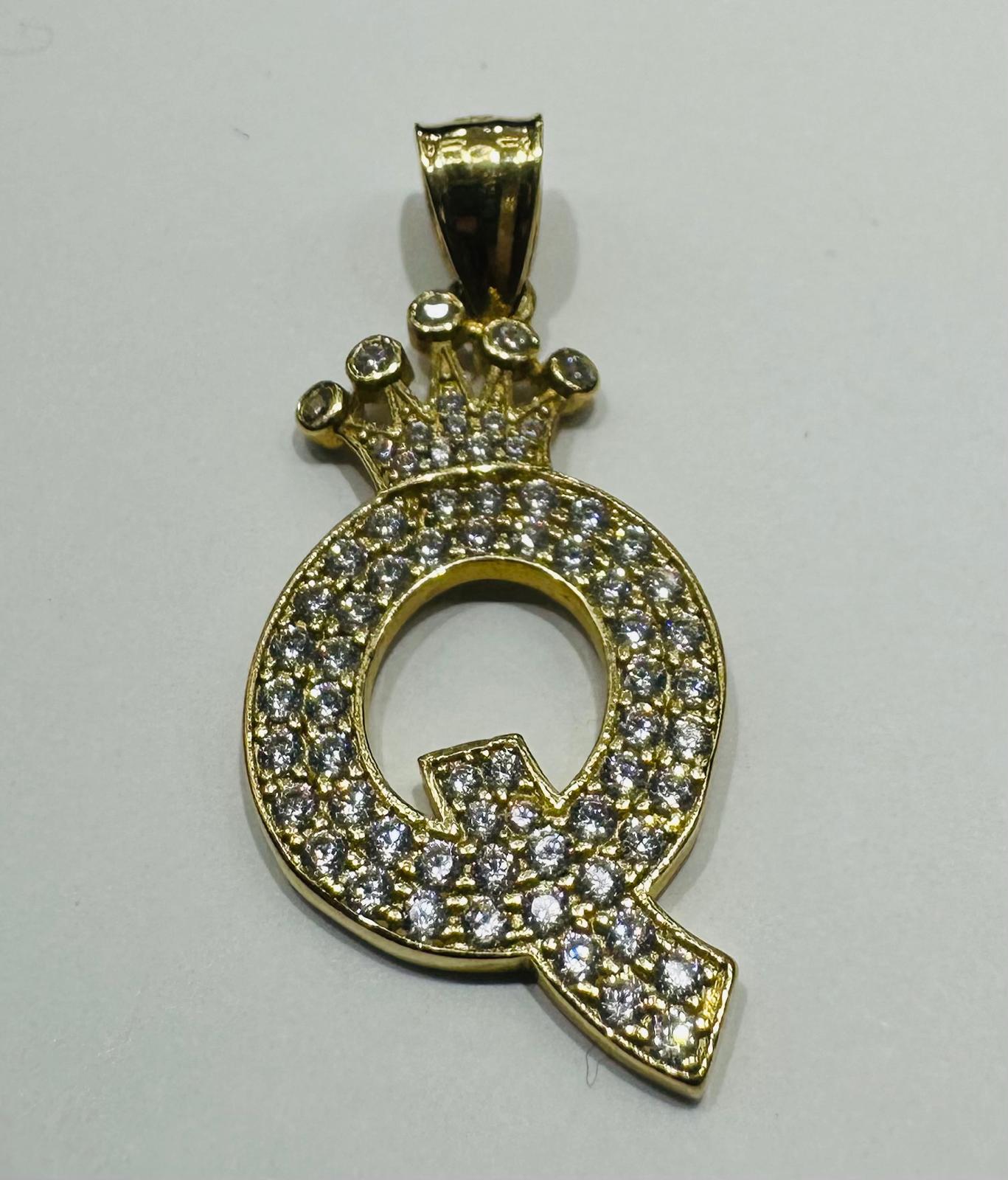 10K GOLD CZ STONE INITIAL LETTER "Q" WITH A CROWN PENDANT- WEIGHT: 2.5gm