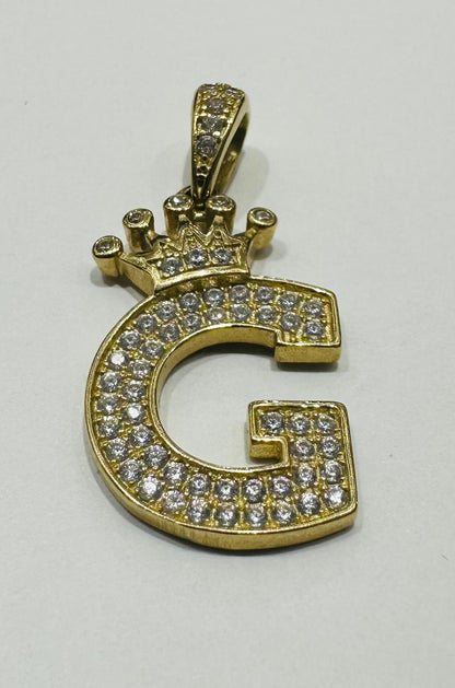 10K GOLD CZ STONE INITIAL LETTER "G" WITH A CROWN PENDANT- WEIGHT: 3.1gm