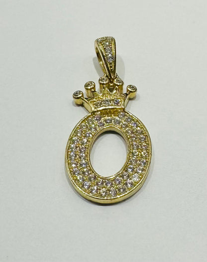 10K GOLD CZ STONE INITIAL LETTER "O" WITH A CROWN PENDANT: WEIGHT: 2.6gm