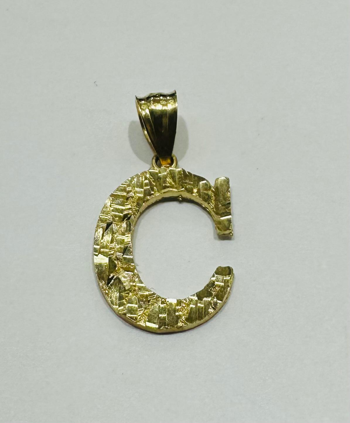10K GOLD INITIAL LETTER "C" PENDANT