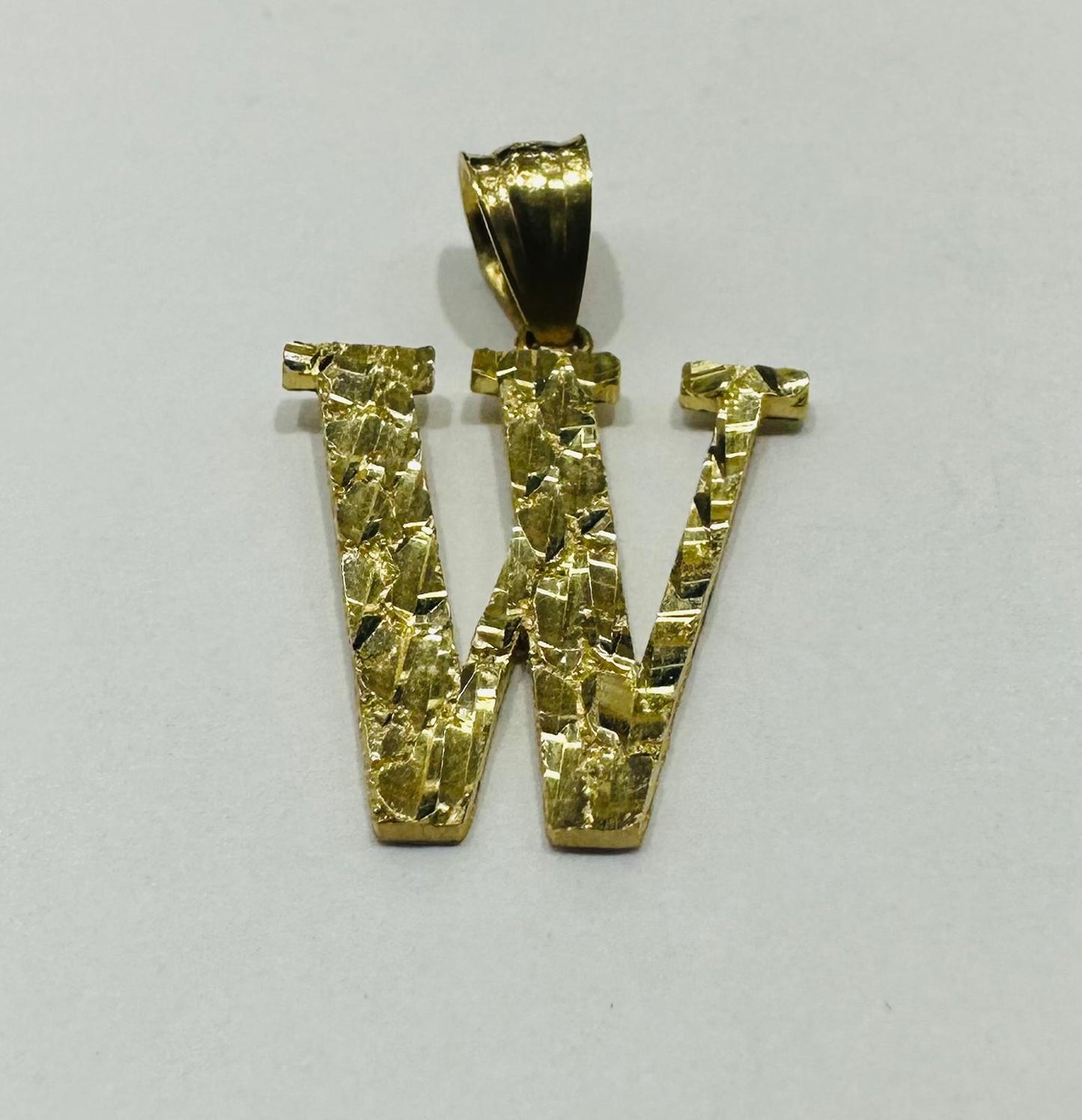 10K GOLD INITIAL LETTER "W" PENDANT