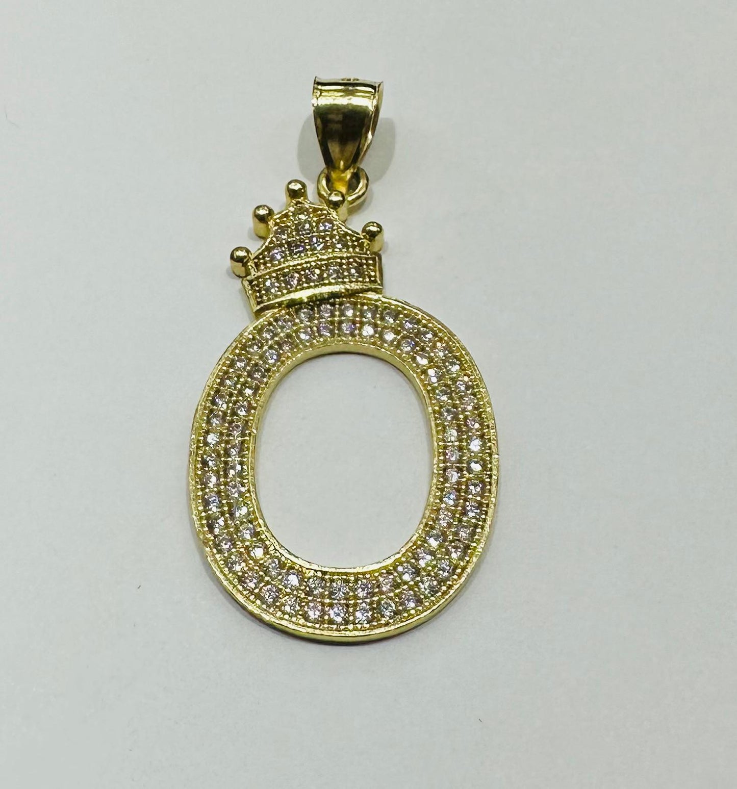 10K GOLD CZ STONE INITIAL LETTER "O" WITH A CROWN PENDANT- WEIGHT: 4.2gm
