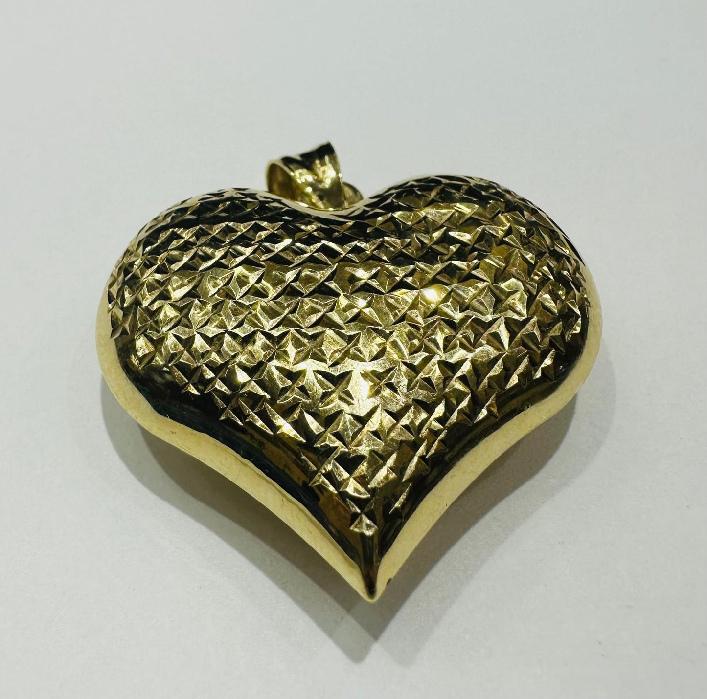 10K GOLD HEART PENDANT- WEIGHT: 3.8gm