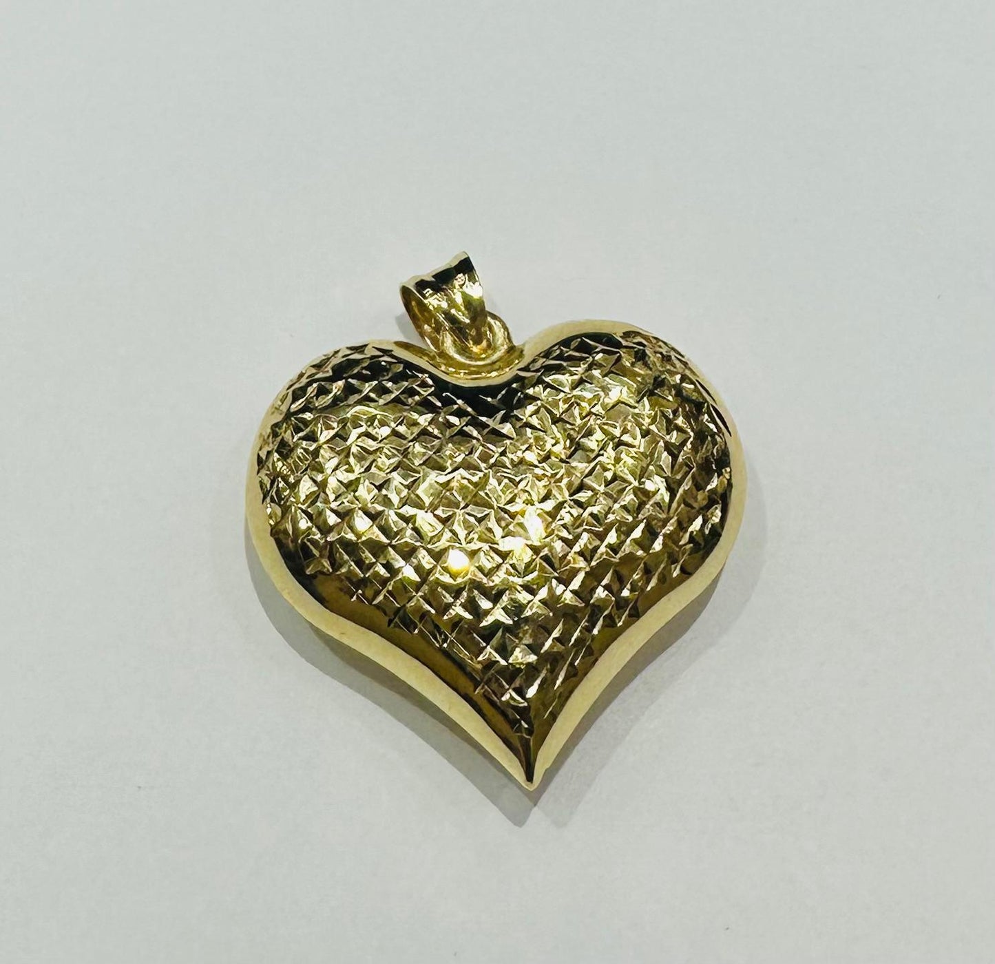 10K GOLD HEART PENDANT- WEIGHT: 3.8gm