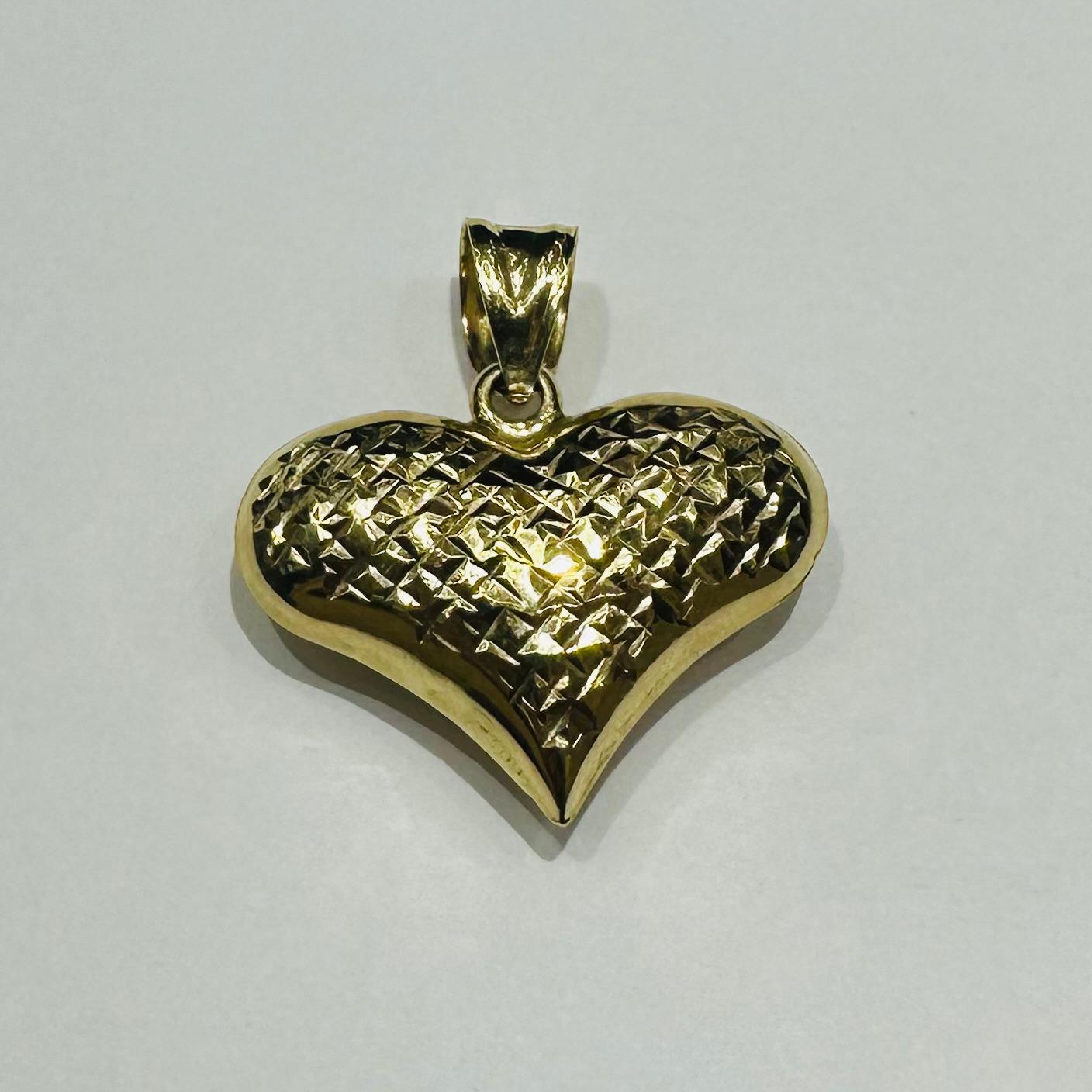 10K GOLD HEART PENDANT- WEIGHT: 1.7gm