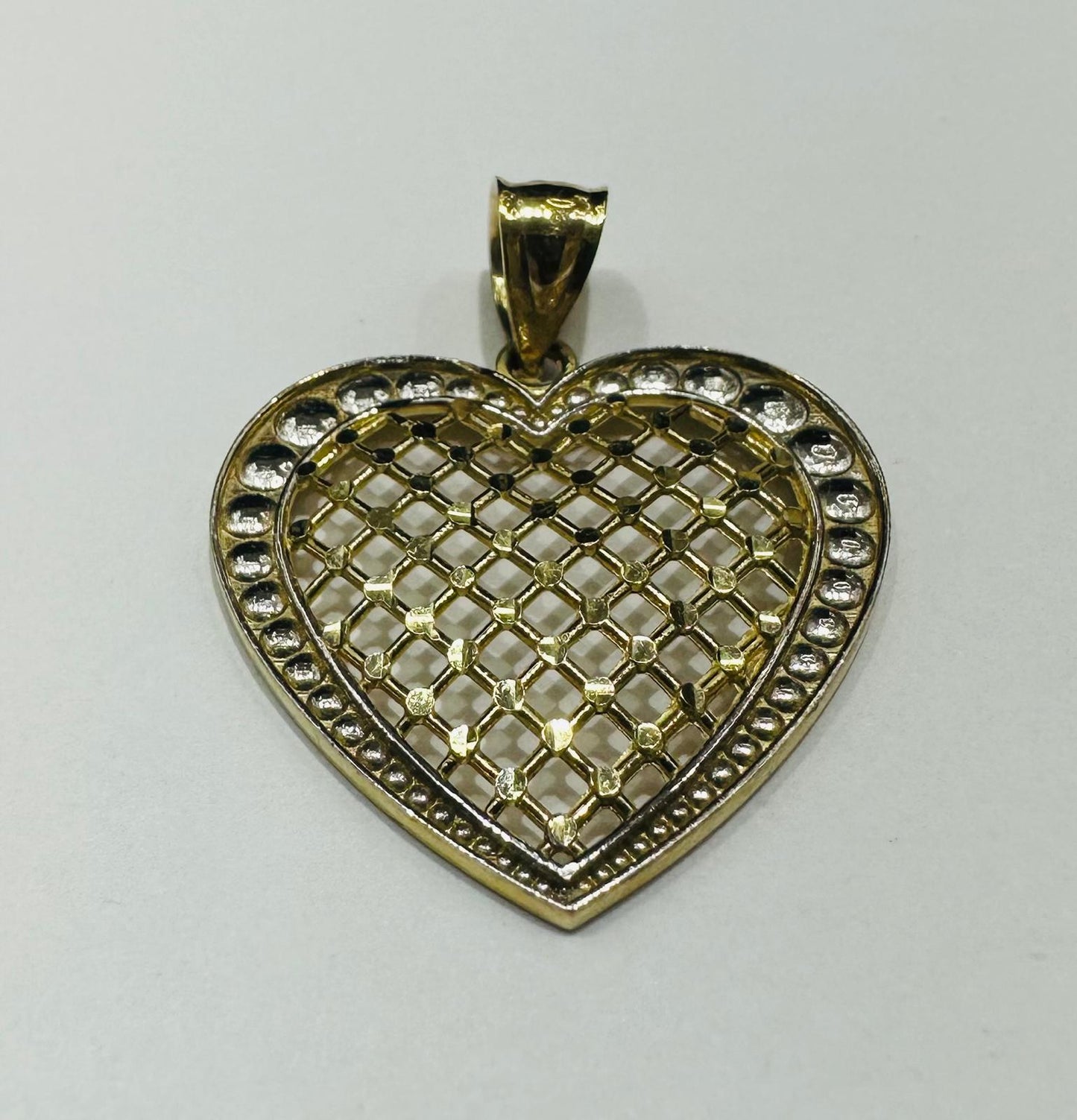 10K GOLD TWO TONED HEART PENDANT- WEIGHT: 2.3gm