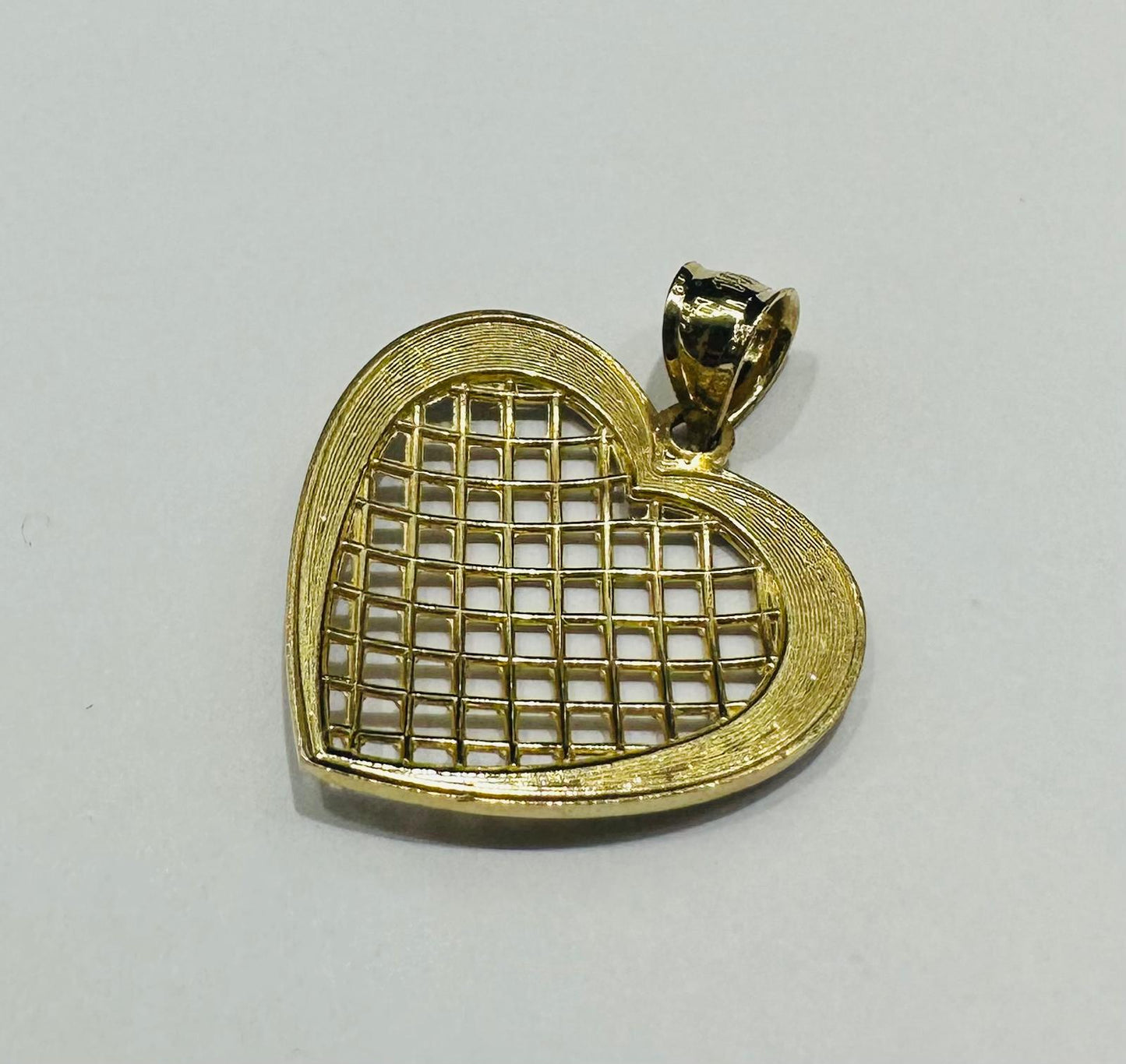 10K GOLD TWO TONED HEART PENDANT- WEIGHT: 2.3gm
