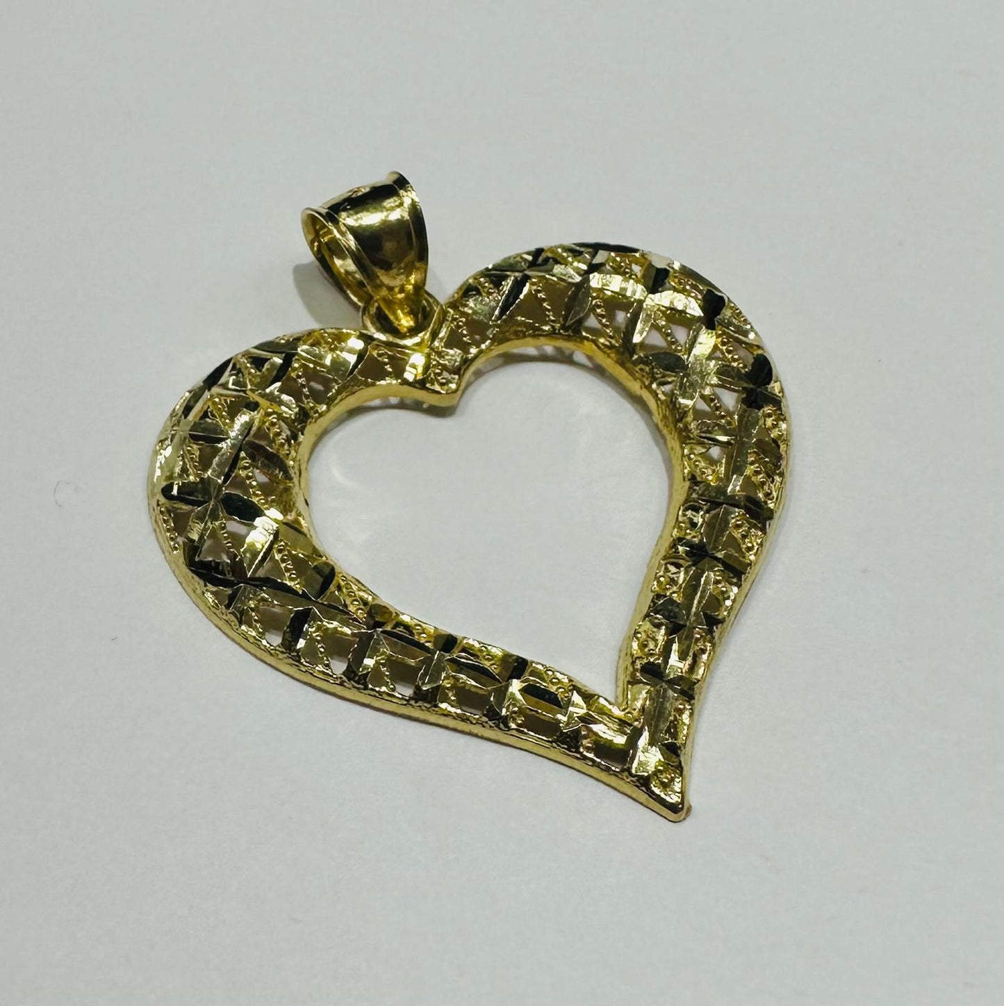 10K GOLD HEART PENDANT- WEIGHT: 2.6gm
