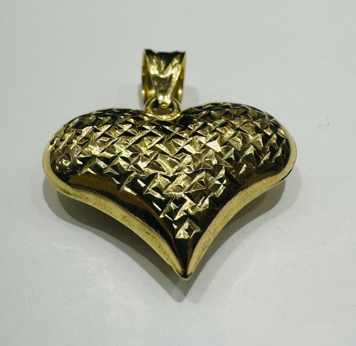 10K GOLD HEART PENDANT- WEIGHT: 1.7gm