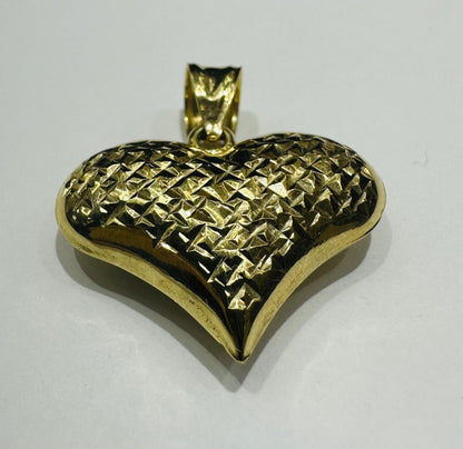 10K GOLD HEART PENDANT- WEIGHT: 1.7gm