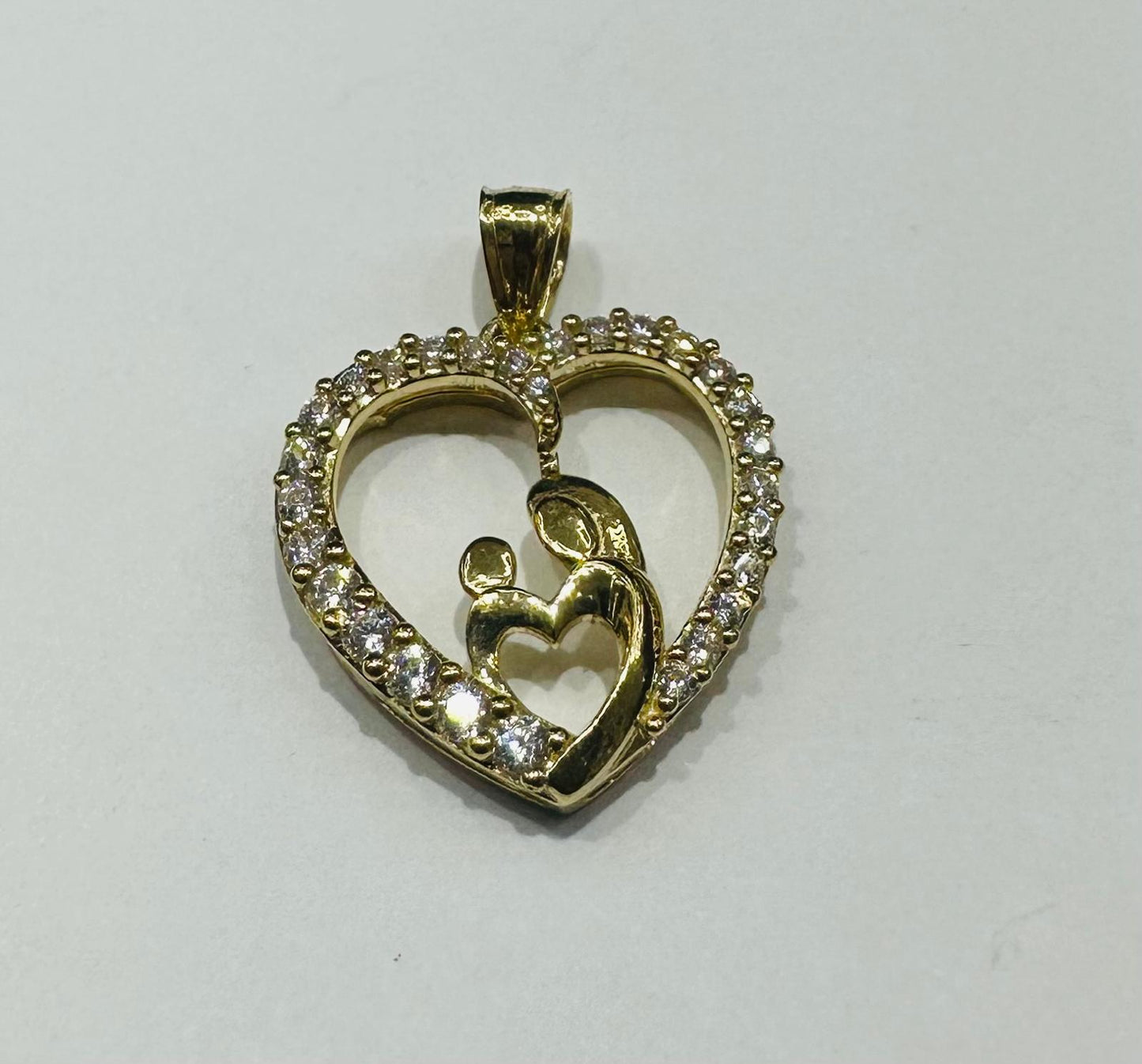 10K GOLD HEART PENDANT WITH CZ STONES- WEIGHT: 2.4gm