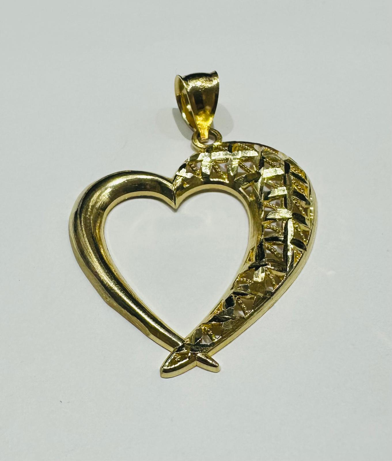 10K GOLD HEART PENDANT - WEIGHT: 4.1gm