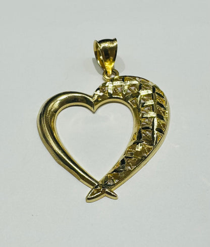 10K GOLD HEART PENDANT - WEIGHT: 4.1gm