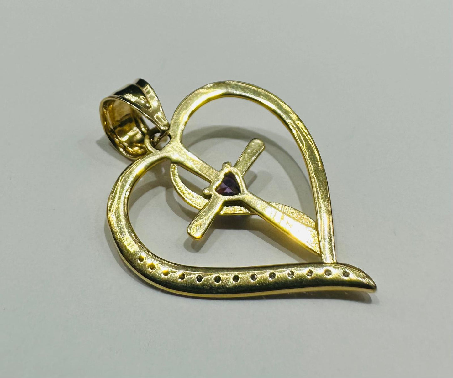 10K GOLD HEART PENDANT WITH CZ STONES- WEIGHT: 2.5gm
