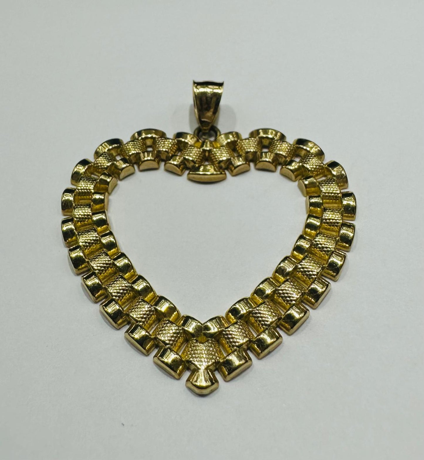10K GOLD HEART PENDANT - WEIGHT: 4.6gm