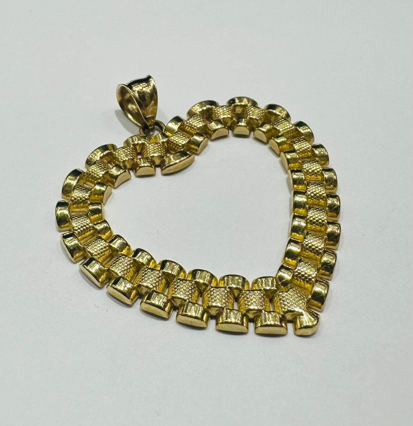 10K GOLD HEART PENDANT - WEIGHT: 4.6gm