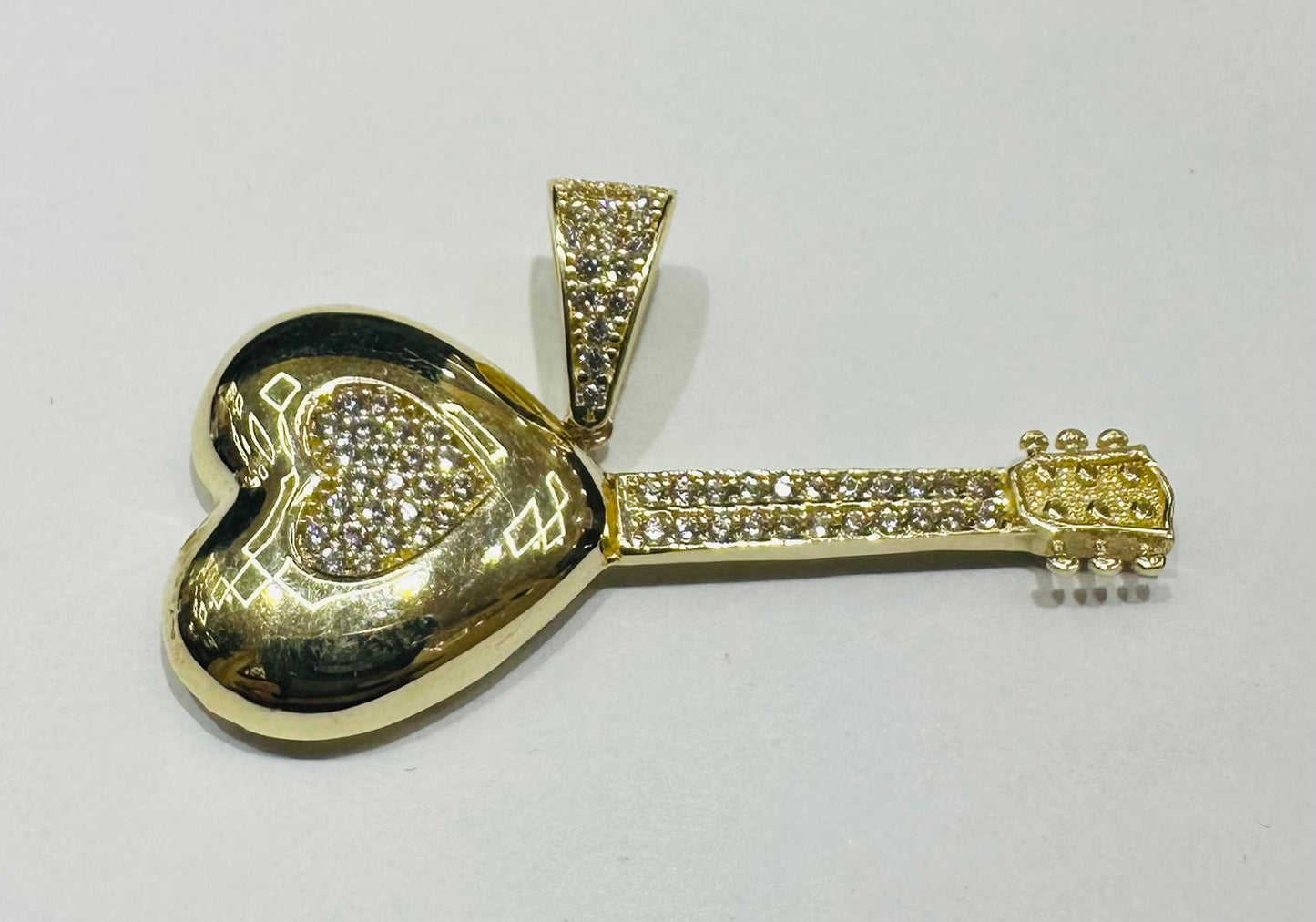 10K GOLD HEART PENDANT WITH CZ STONES- WEIGHT: 3.6gm