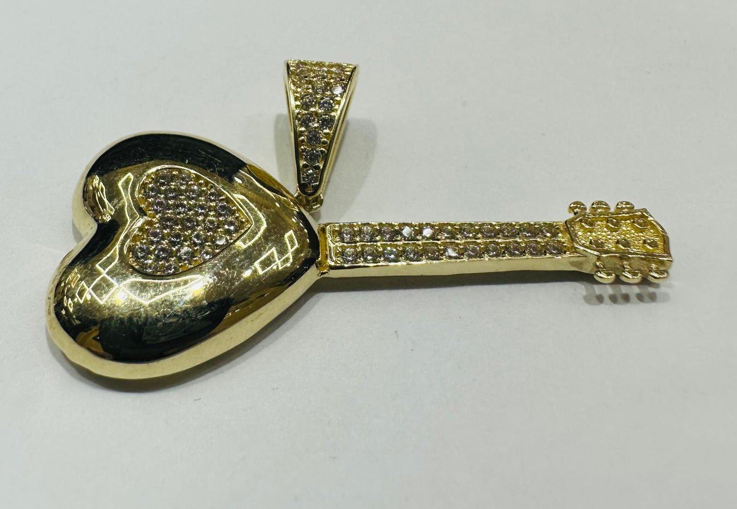 10K GOLD HEART PENDANT WITH CZ STONES- WEIGHT: 3.6gm