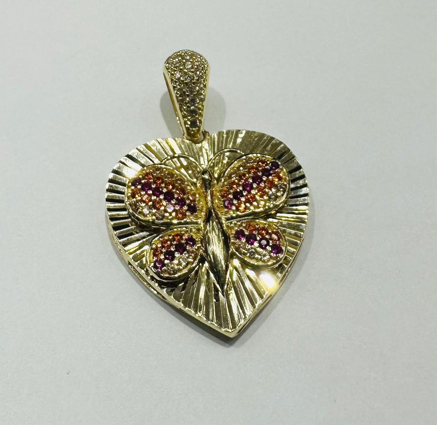 10K GOLD HEART BUTTERFLY PENDANT WITH CZ STONES- WEIGHT: 3.8gm