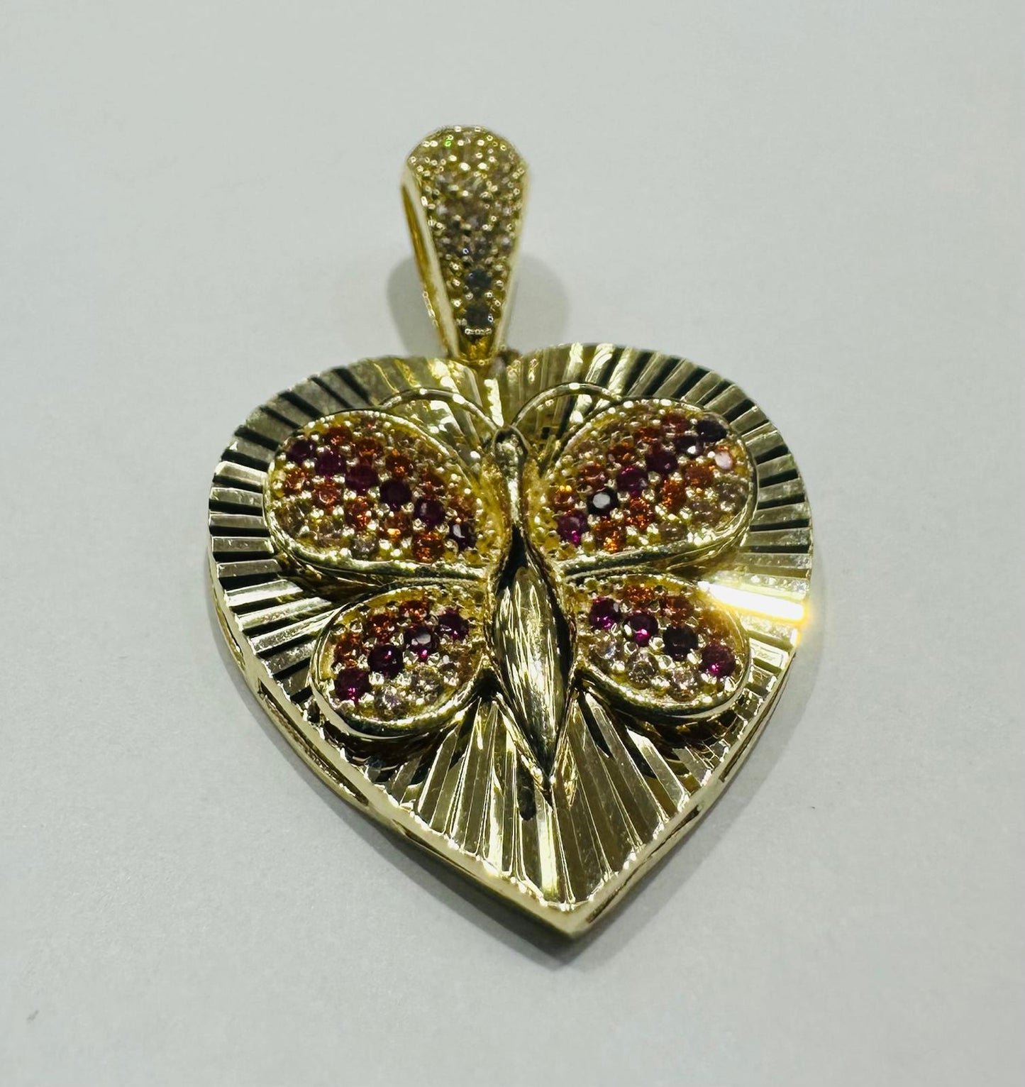 10K GOLD HEART BUTTERFLY PENDANT WITH CZ STONES- WEIGHT: 3.8gm