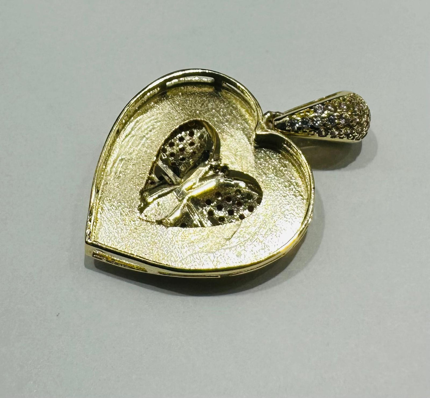 10K GOLD HEART BUTTERFLY PENDANT WITH CZ STONES- WEIGHT: 3.8gm