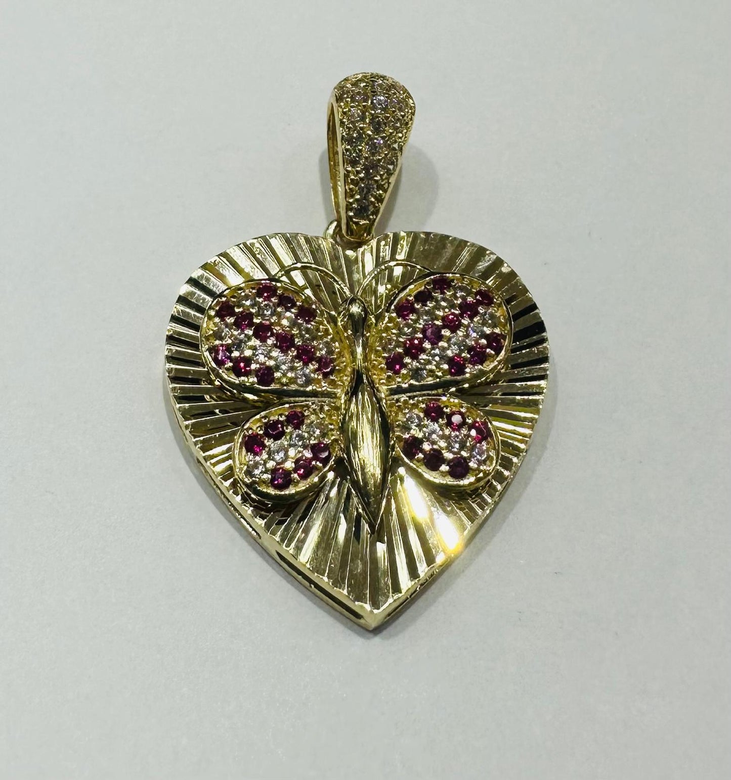 10K GOLD HEART BUTTERFLY PENDANT WITH CZ STONES- WEIGHT: 3.8gm
