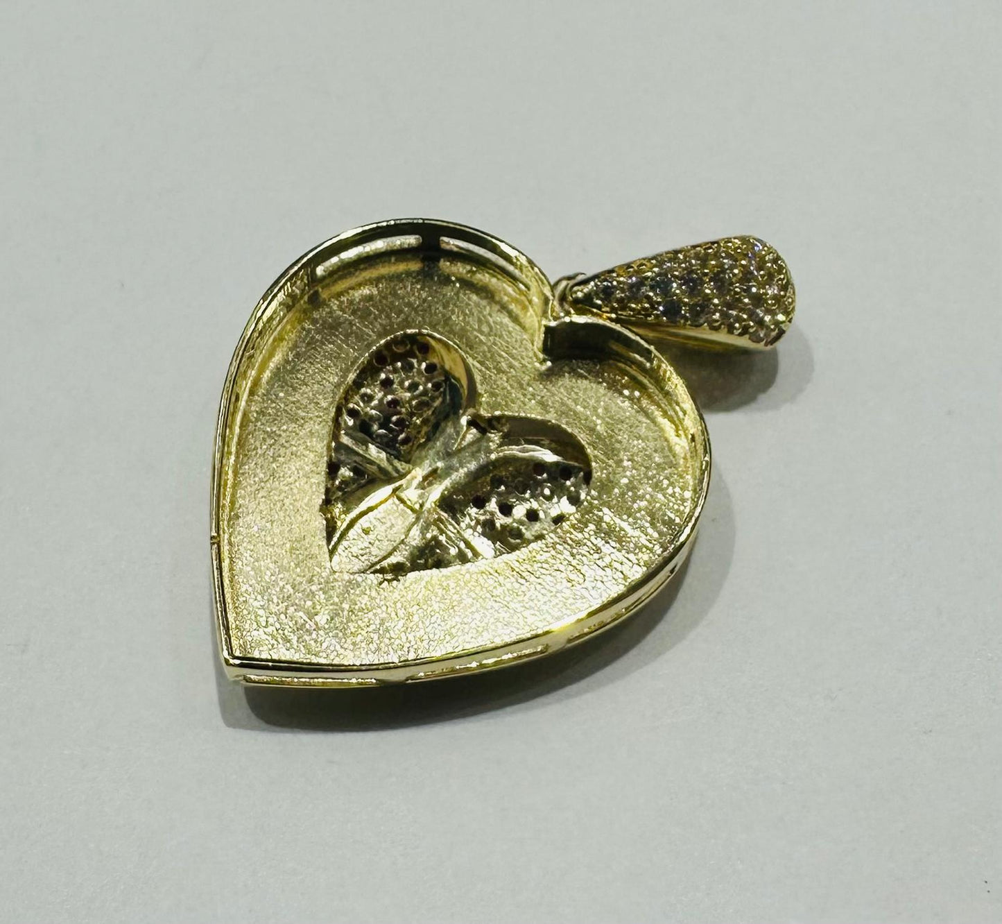 10K GOLD HEART BUTTERFLY PENDANT WITH CZ STONES- WEIGHT: 3.8gm