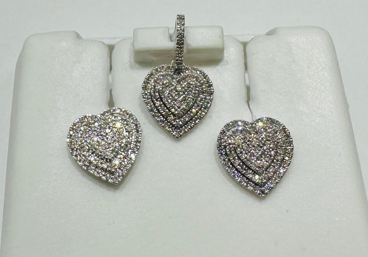 10K GOLD DIAMOND HEART PENDANT AND EARRINGS SET- 0.35CTW