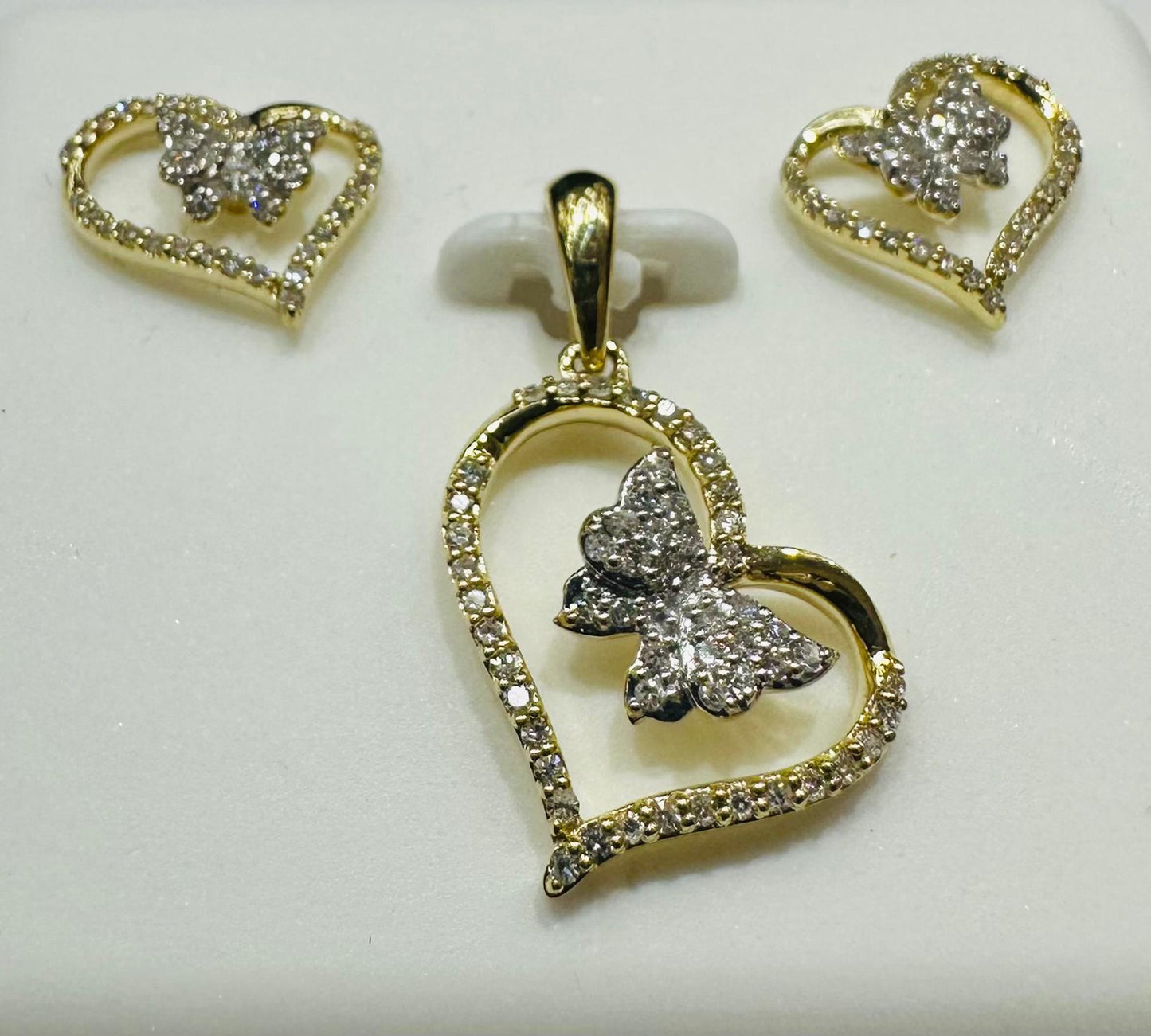 10K GOLD DIAMOND BUTTERFLY HEART PENDANT AND EARRINGS SET- 0.30CTW
