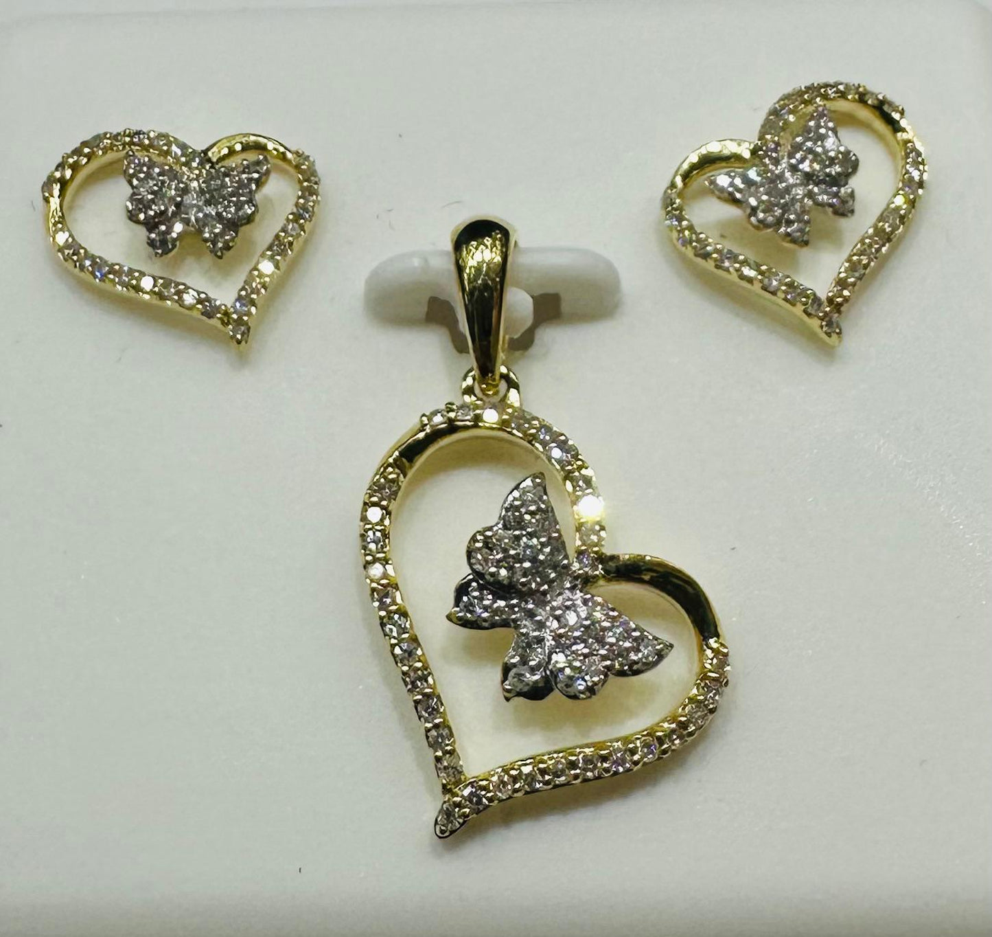 10K GOLD DIAMOND BUTTERFLY HEART PENDANT AND EARRINGS SET- 0.30CTW