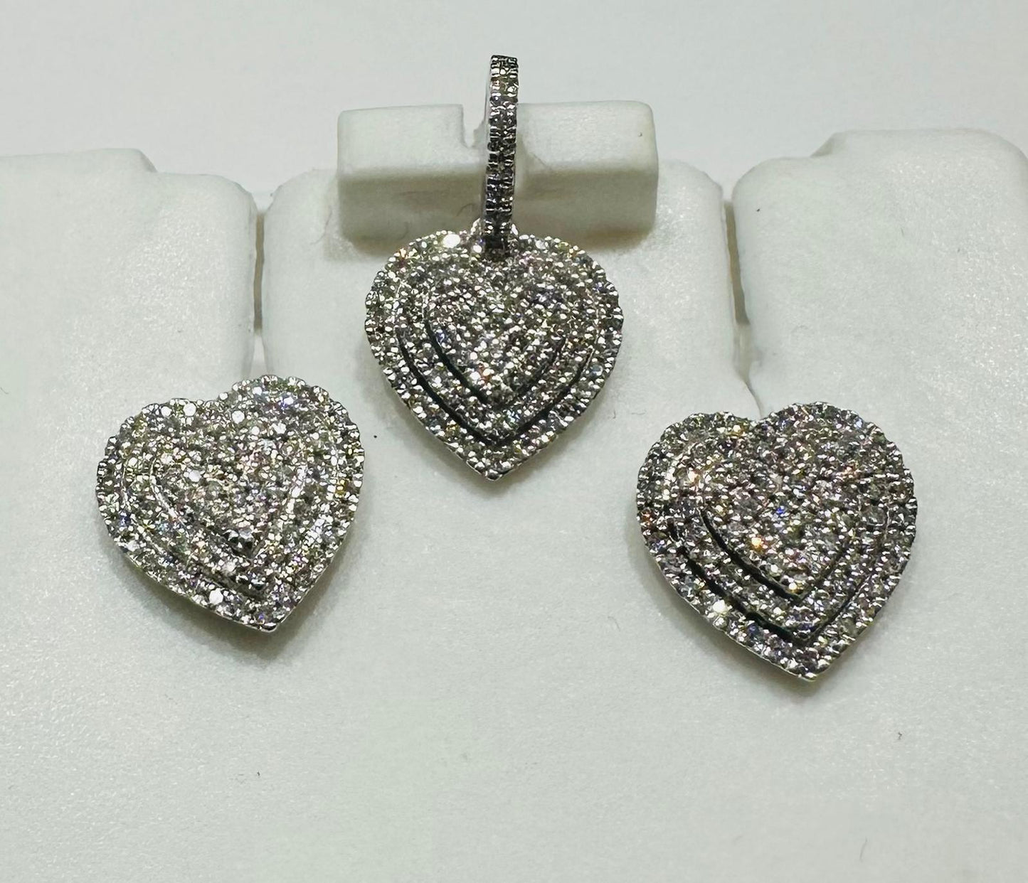 10K GOLD DIAMOND HEART PENDANT AND EARRINGS SET- 0.35CTW
