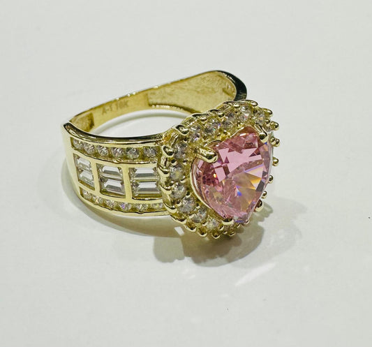 10K GOLD HEART RING WITH CZ STONES- WEIGHT: 4.6gm