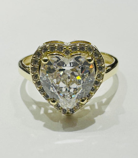 10K GOLD HEART RING WITH CZ STONES- WEIGHT: 2.7gm