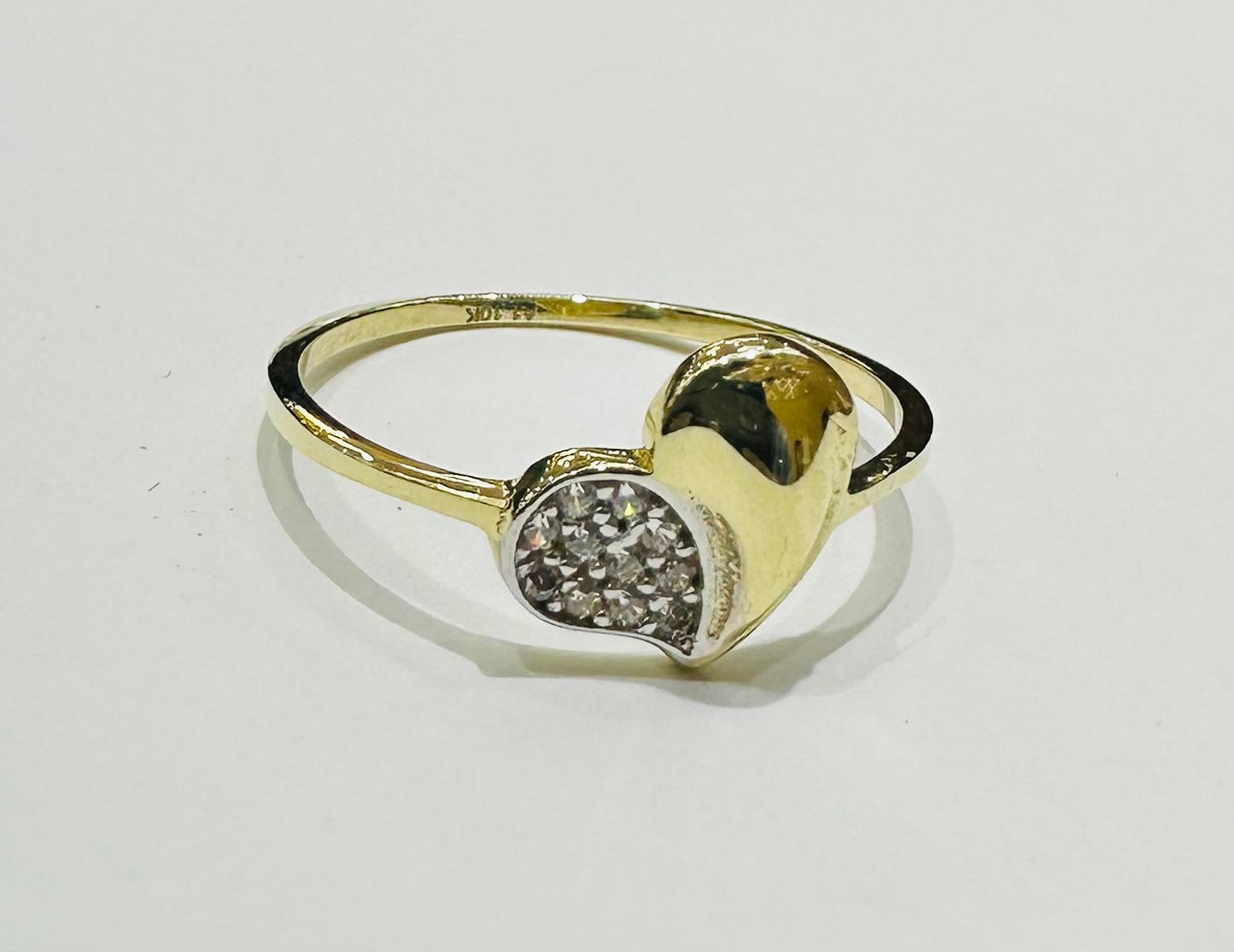 10K GOLD HEART RING WITH CZ STONES