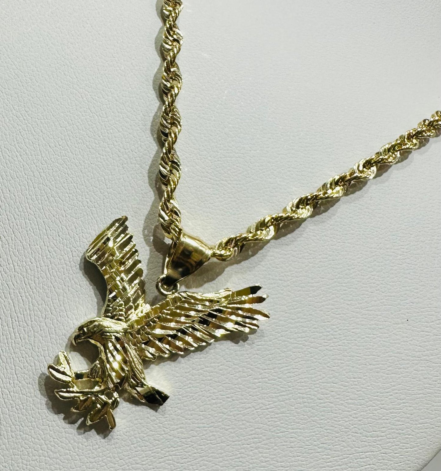 10K GOLD EAGLE PENDANT AND NECKLACE SET-22" WEIGHT: 8.8gm