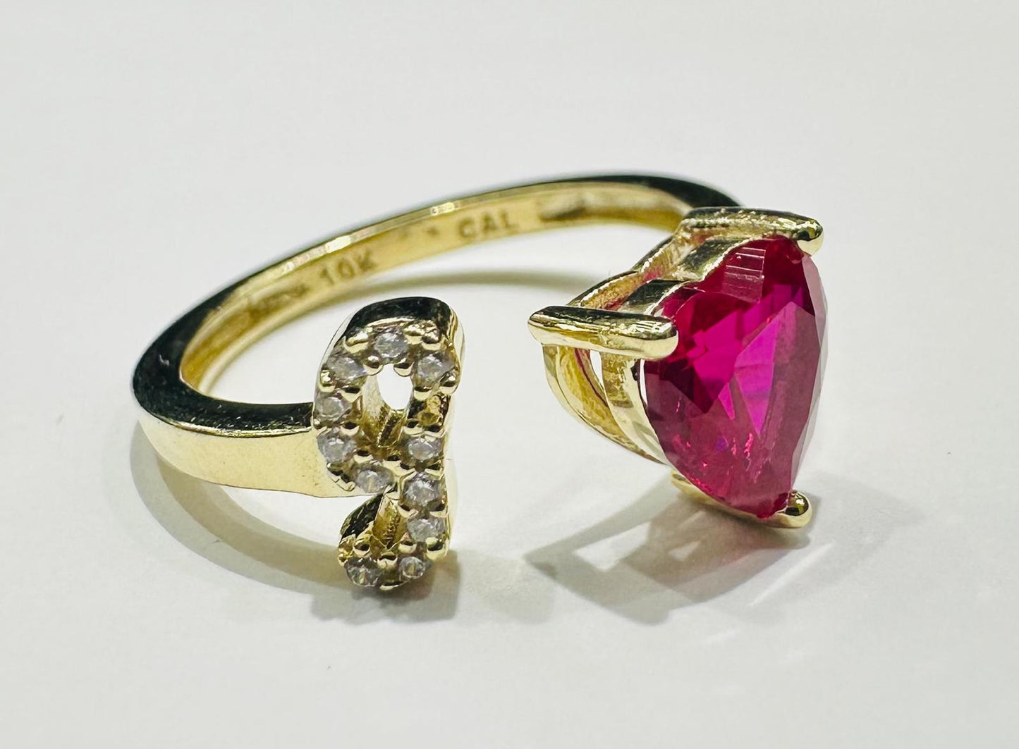 10K GOLD INITIAL LETTER "G" RING WITH CZ STONE
