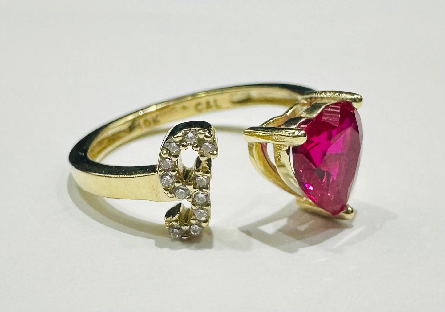 10K GOLD INITIAL LETTER "G" RING WITH CZ STONE
