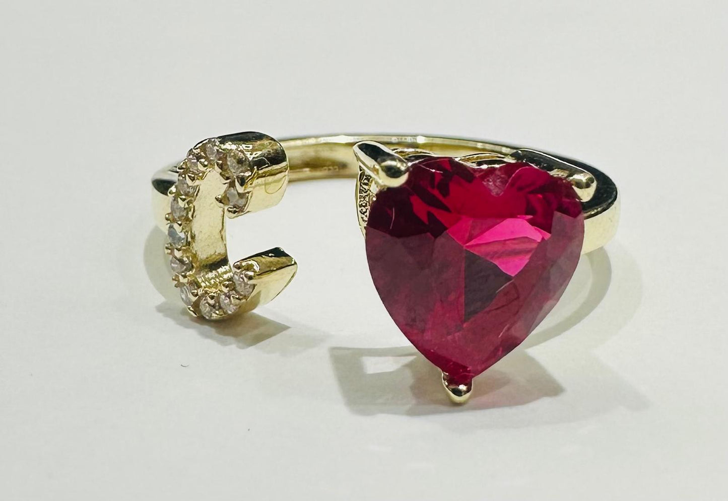 10K GOLD INITIAL LETTER "C" RING WITH CZ STONE
