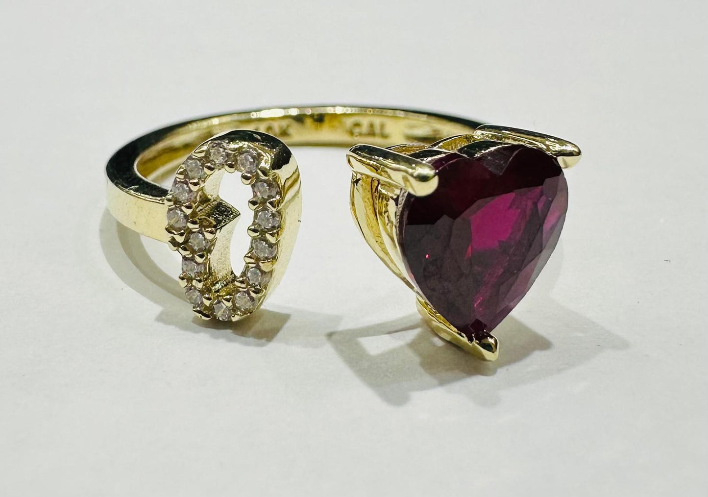 10K GOLD INITIAL LETTER "O" RING WITH CZ STONE