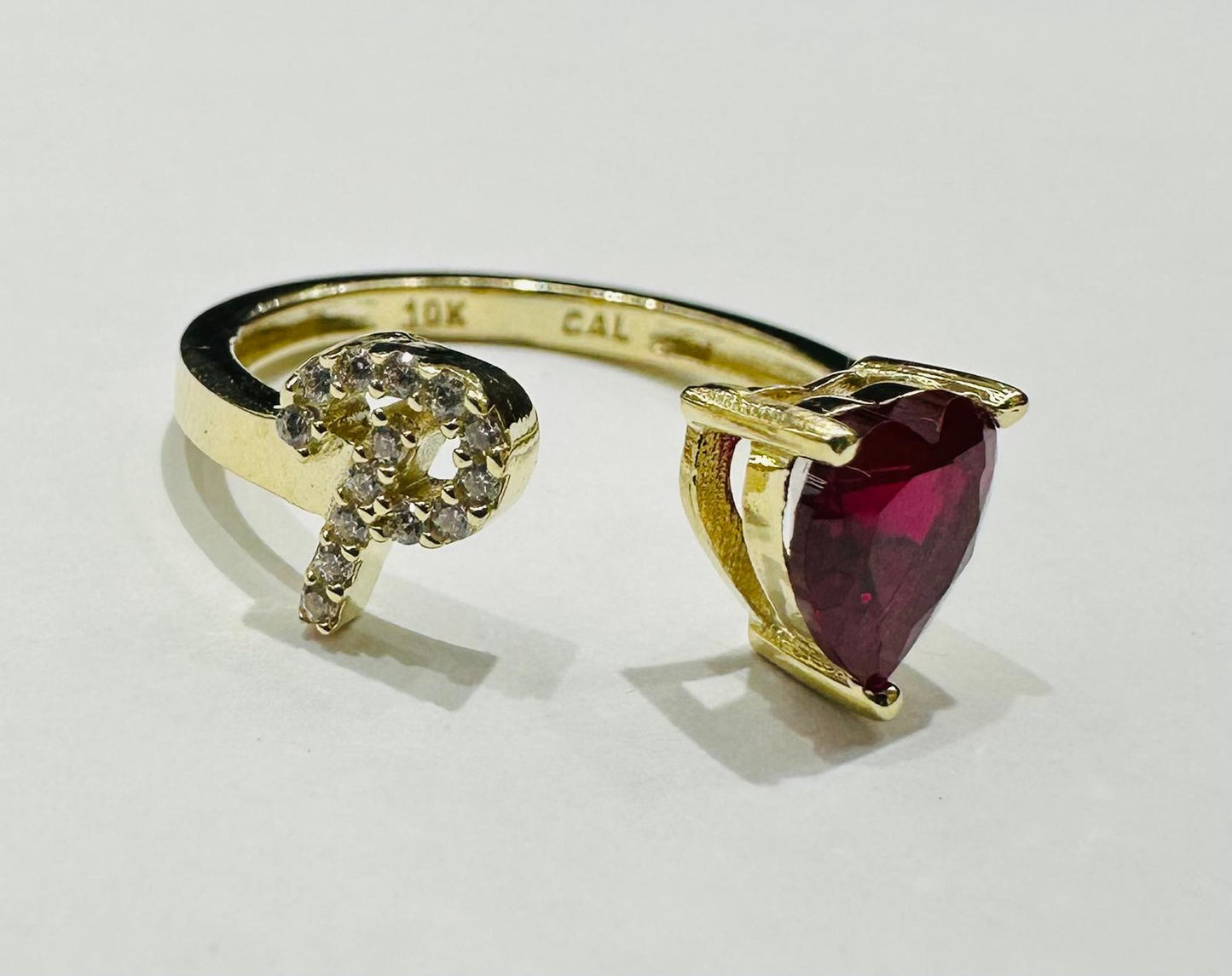 10K GOLD INITIAL LETTER "P" RING WITH CZ STONE