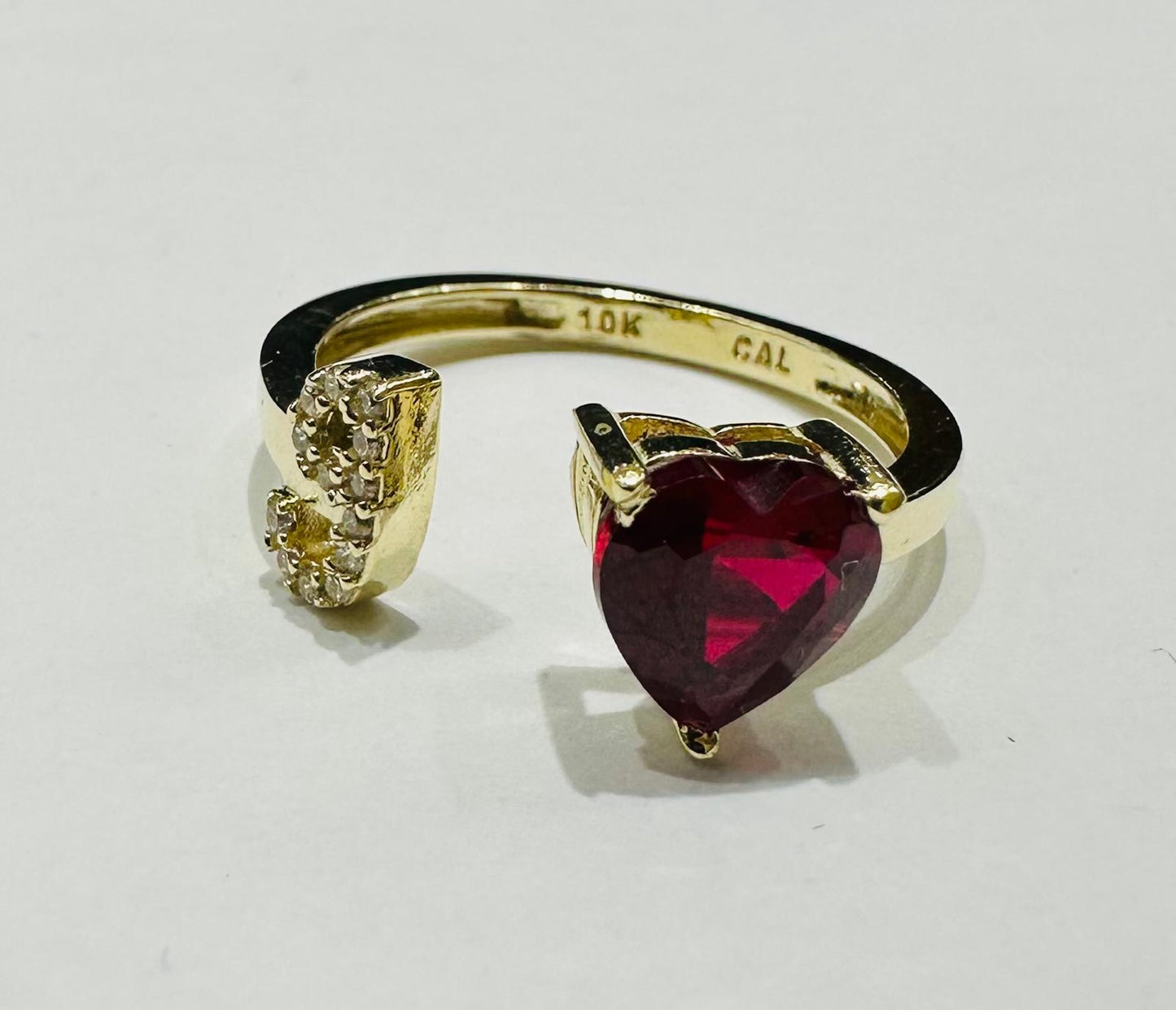 10K GOLD INITIAL LETTER "I" RING WITH CZ STONE
