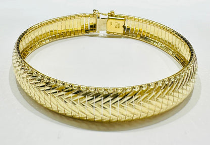 14K GOLD BOX LINK CHAIN WITH A HEART 8.5"  11.60mm  24.8gm