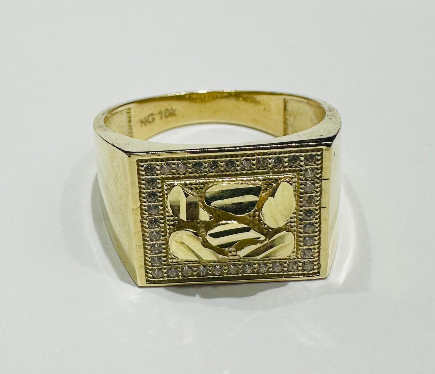 10K GOLD NUGGET RING  Weight:  6.3gm