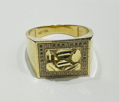 10K GOLD NUGGET RING  Weight:  6.3gm