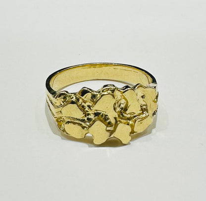 10K GOLD NUGGET RING  Weight:  3.2gm