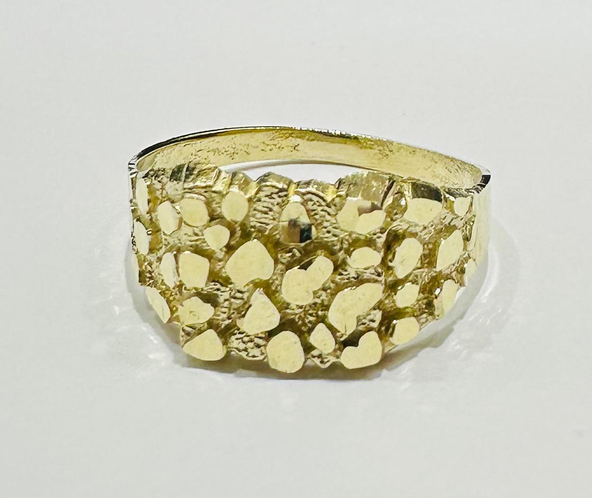 10K GOLD NUGGET RING  Weight: 2.1gm